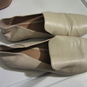 Halogen Classic Flats